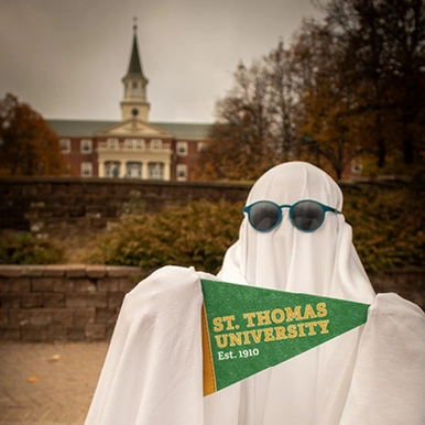 Ghost holding �鶹������ҳ��� pennant