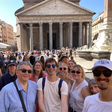 Group of STU Students and professors in Italy