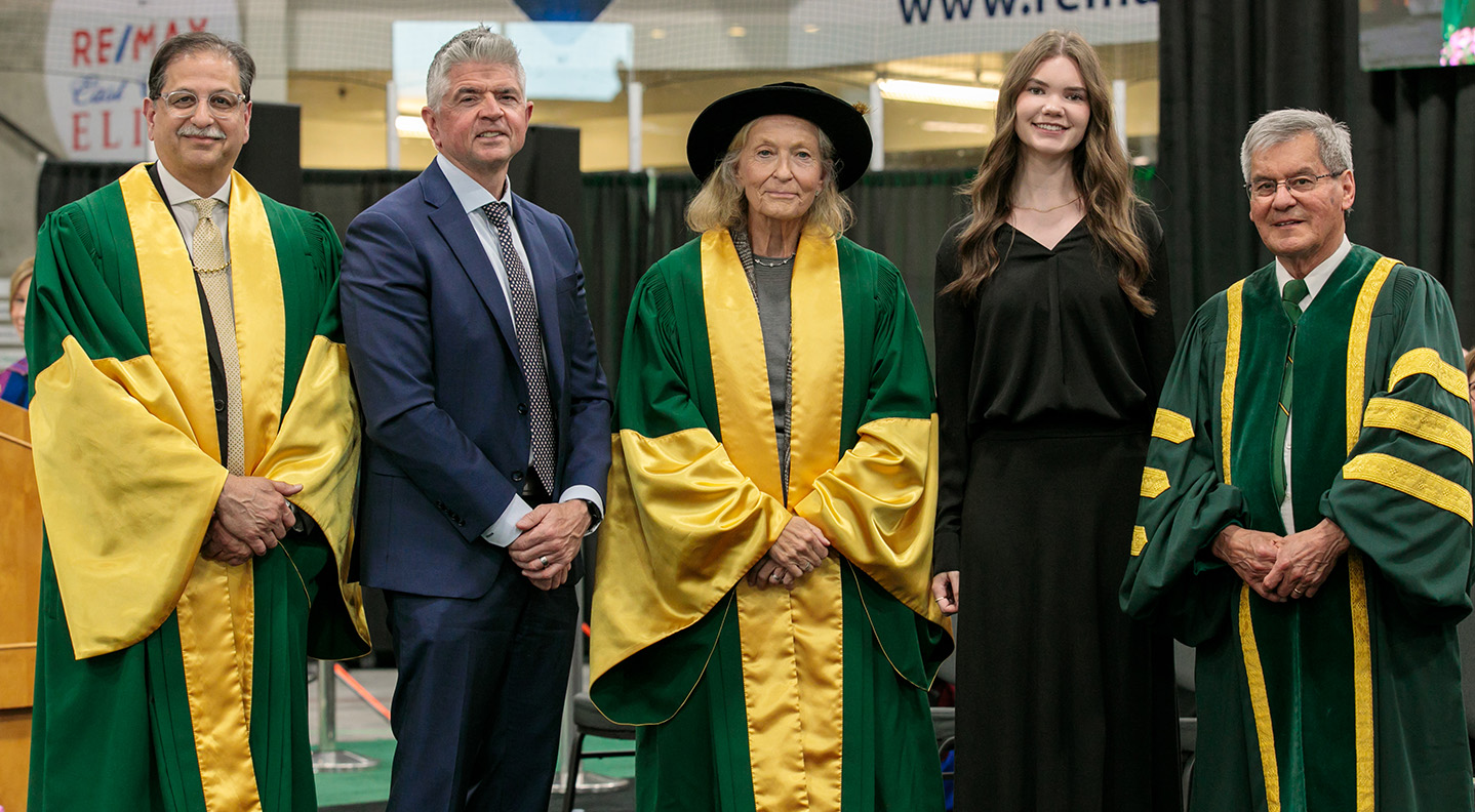 President Farooqi, Vaughn Sturgeon, Sydney Van Wart, and the Hon. Graydon Nicholas present Sandra Irving as the new Chancellor of St. �ǿմ�ý