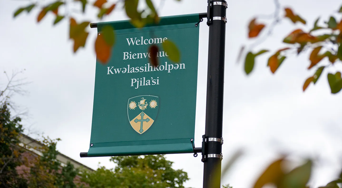 A green STU welcome sign with the words 